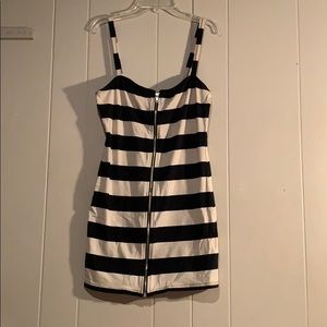 Sexy Zipped Front Striped Dress Divided⭐️